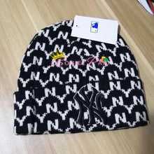 Load image into Gallery viewer, New York Yankees Beanie
